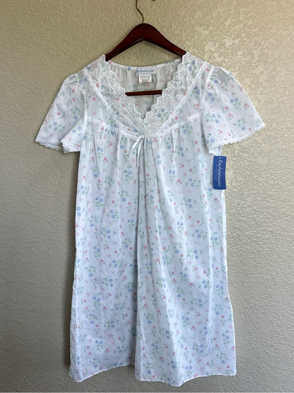 Vintage Floral  Nightgown with Lace Trim enchantmates by miss elaine. NWT
